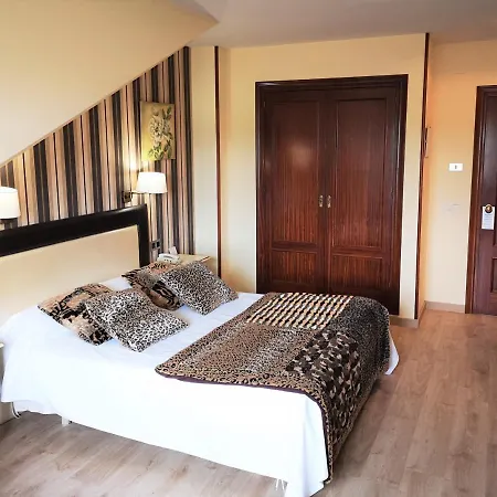 Y Casona El Carmen ペルロラ