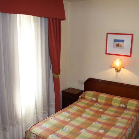 Y Casona El Carmen 3* ペルロラ