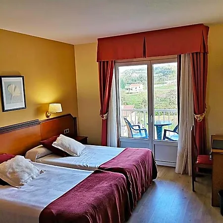 Y Casona El Carmen ペルロラ